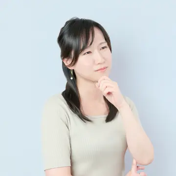 悩んでいる女性