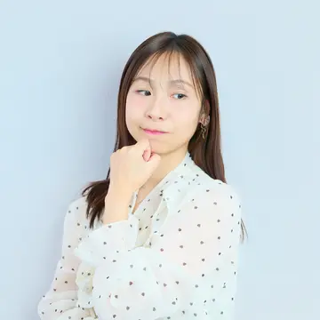 悩んでいる女性