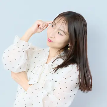 悩んでいる女性